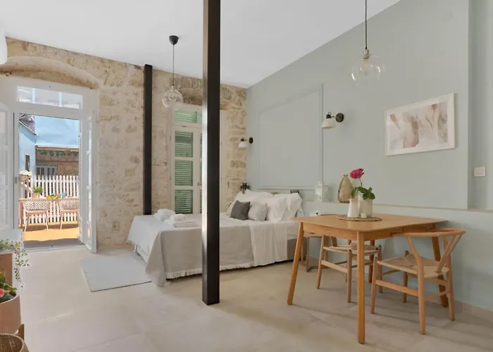 Historical Charm Apartment *