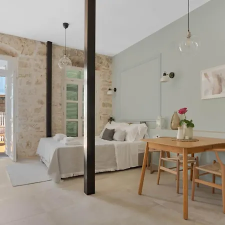 Historical Charm Apartment *